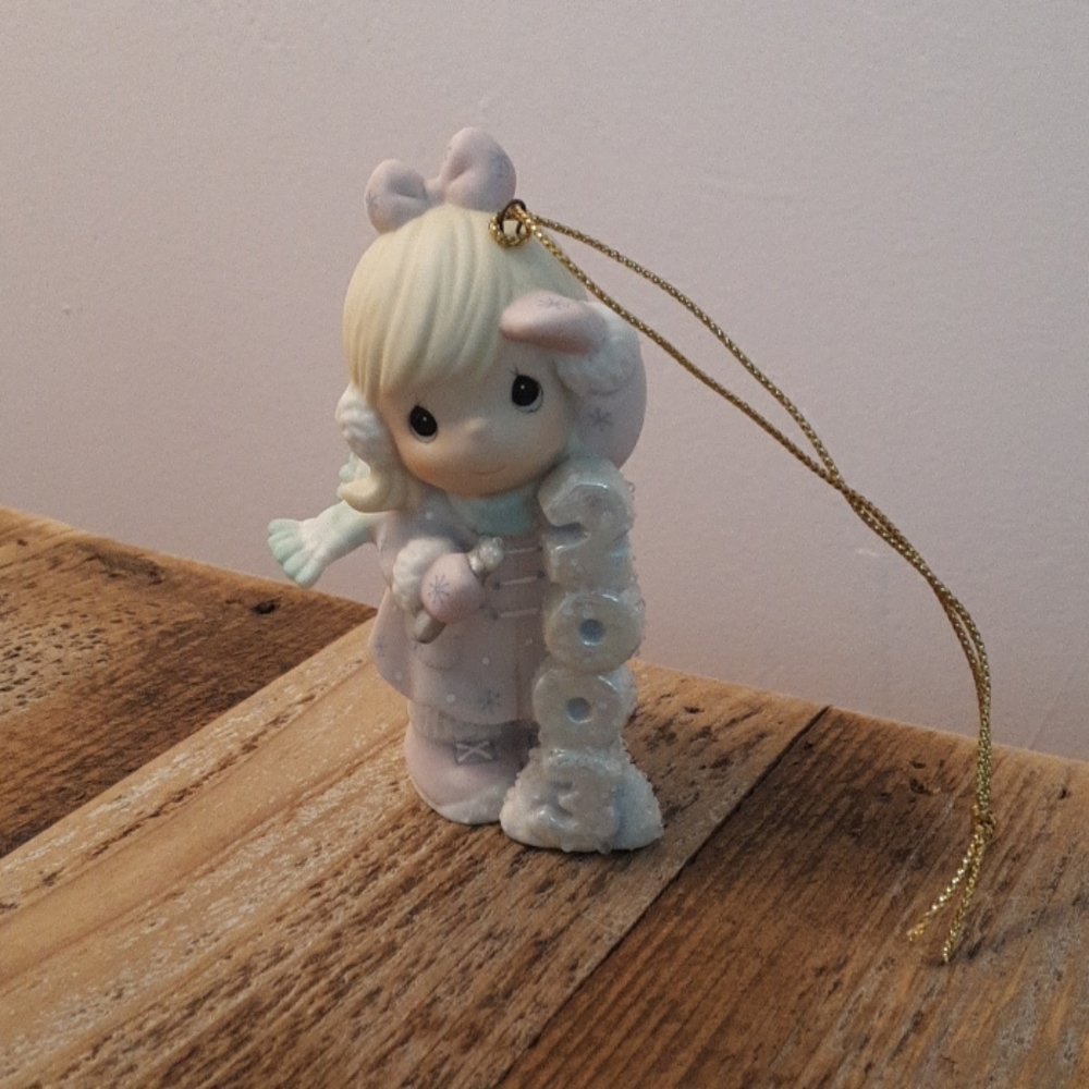 [Precious Moments] #112840 2003 Icy Good Times Ahe